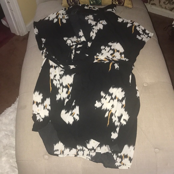 Host Pick ✨ Floral Dolphin Hem Belted Shirt Dress - Picture 4 of 6